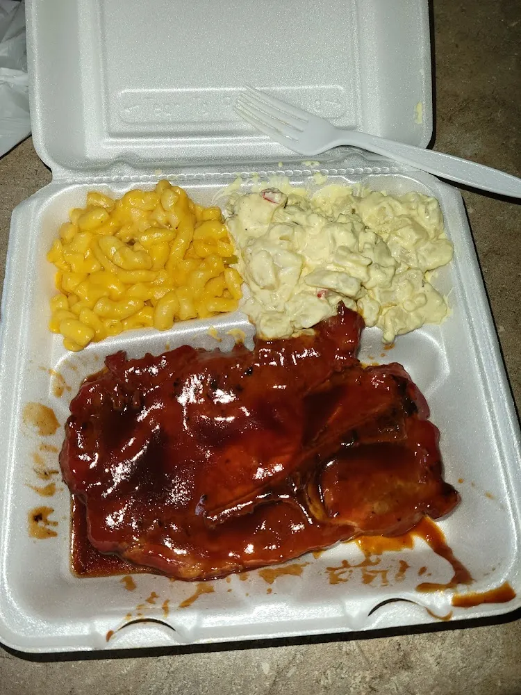 Porksteak Plate with Mac N Cheese and Potatoe Salad